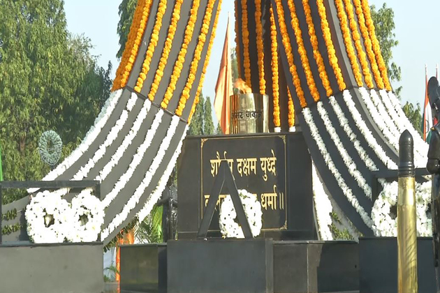 Telangana: Wreath-laying ceremony held at Army Parade Ground in Secunderabad on 54th Vijay Diwas
