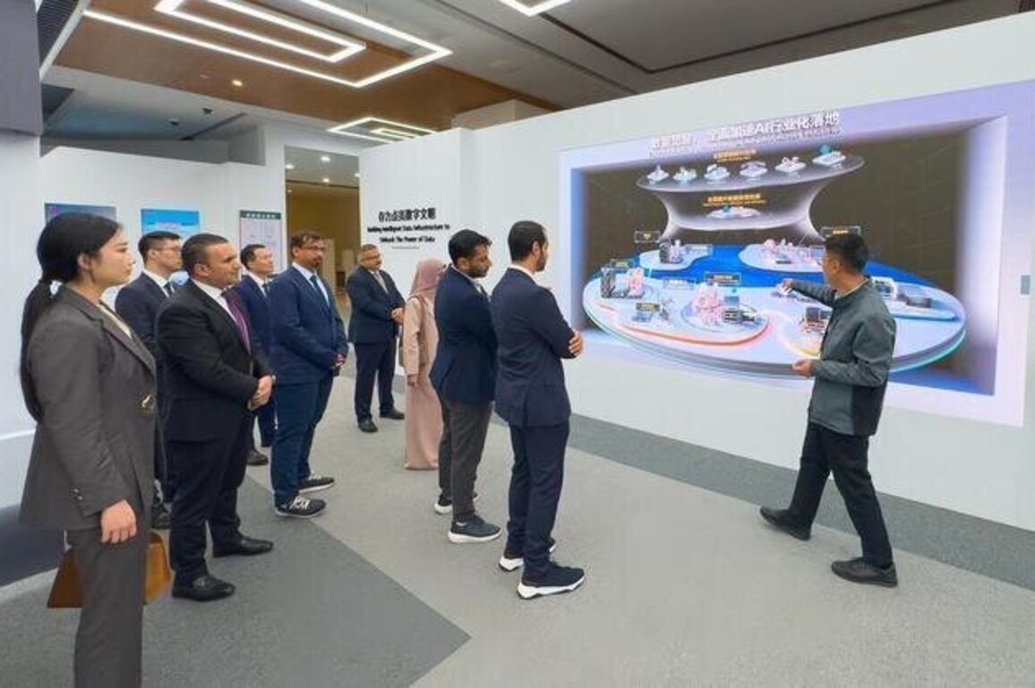 Ajman Government Media Office reviews latest media technologies at 'Huawei' during visit to Shenzhen, China