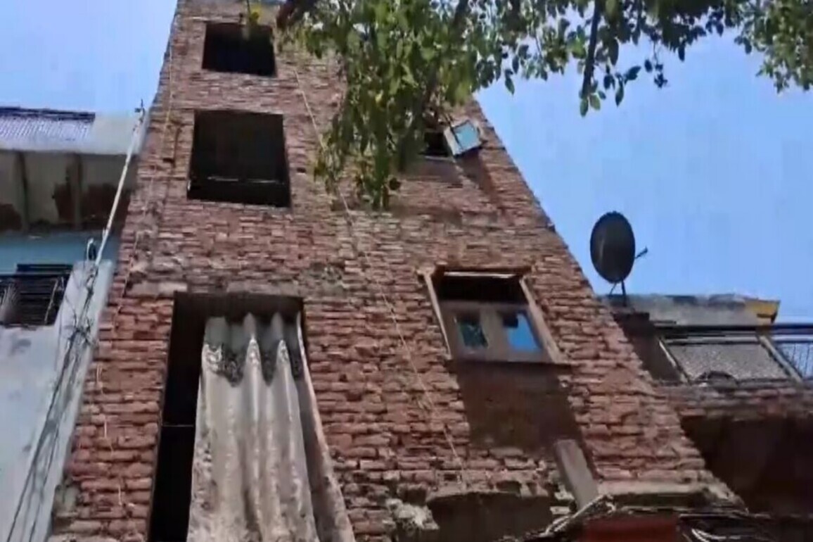 Delhi: 26-year-old pregnant woman dies after fall from height in Mustafabad, family alleges dowry harassment