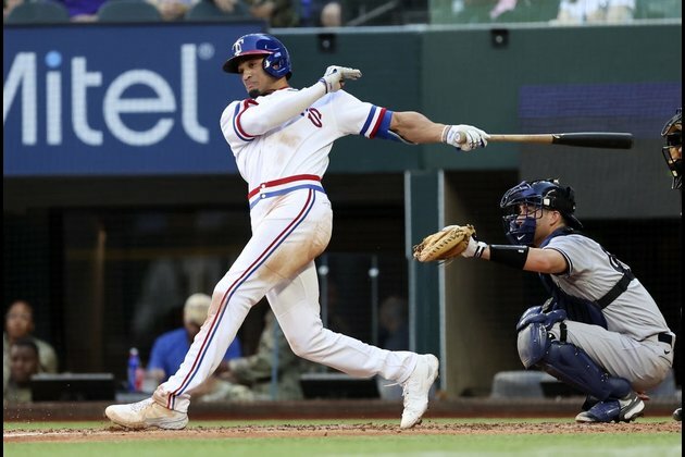 Rangers cap lackluster season by edging Yanks