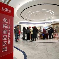 Easier entry, simplified tax refunds draw foreign tourists to shop in China