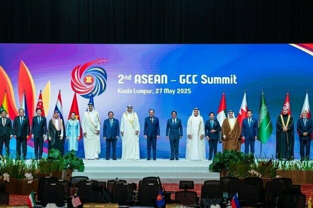 On behalf of UAE President, RAK Ruler participates in ASEAN-GCC Summit in Malaysia
