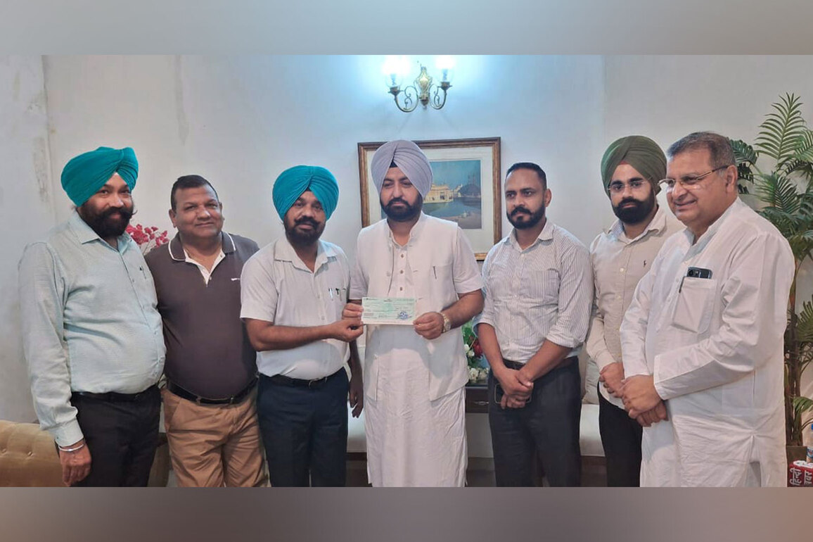 Punjab: Revenue Officers Association donates Rs 10 lakh to Chief Minister's relief fund