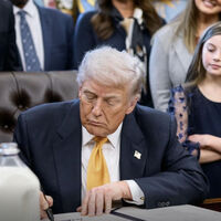 Obama-era limits on higher-fat milk overturned by Trump