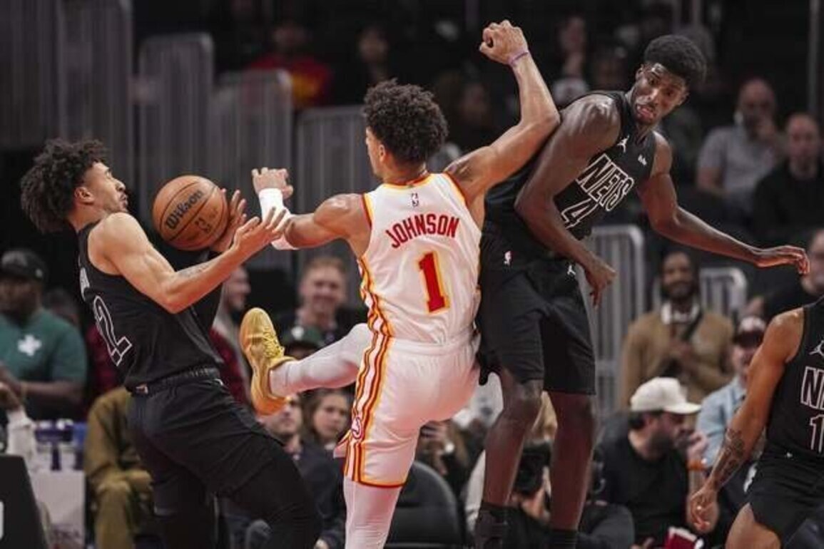 Hawks win 8th straight, down Nets with 4th-quarter run