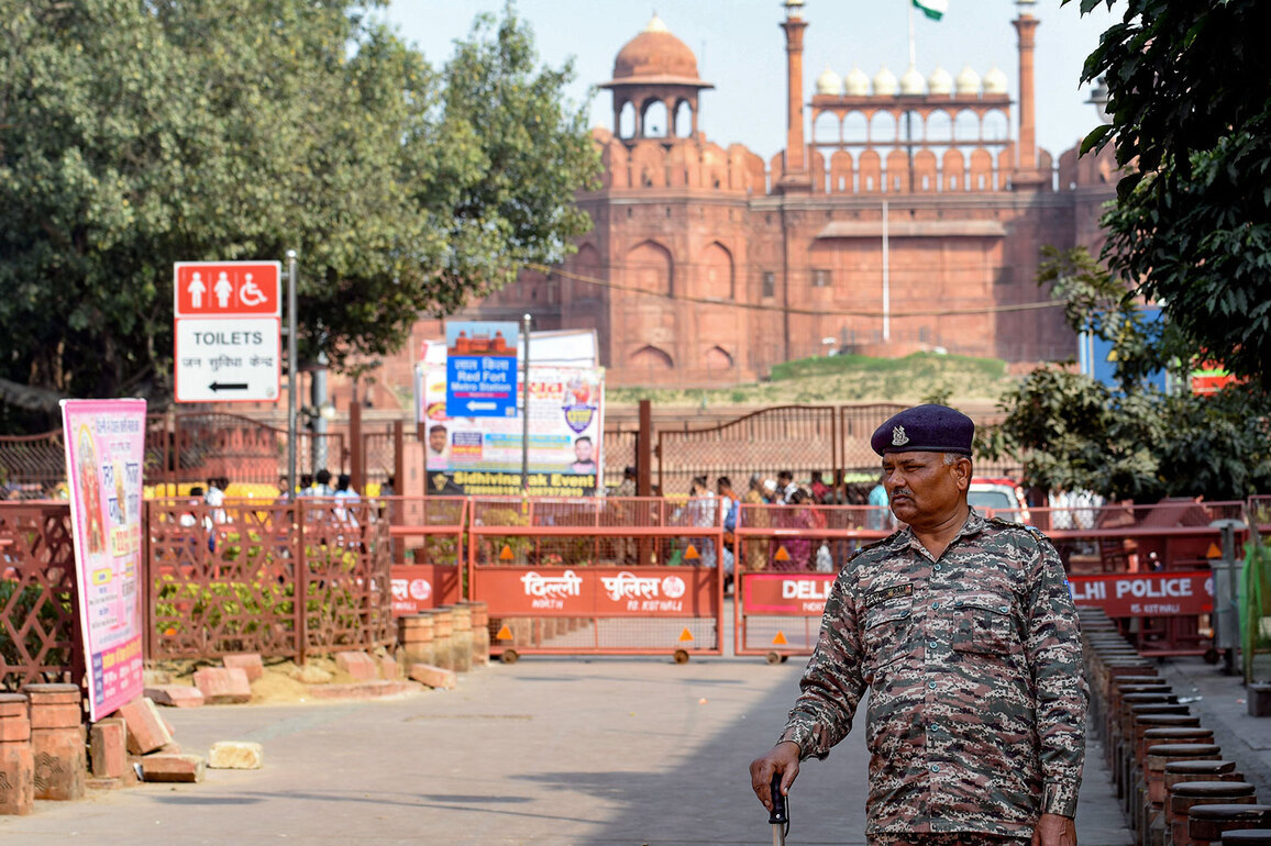 Bomb threats to Red Fort, Secretariat, Legislative Assembly, two schools in national capital: Delhi Police says "nothing suspicious found"