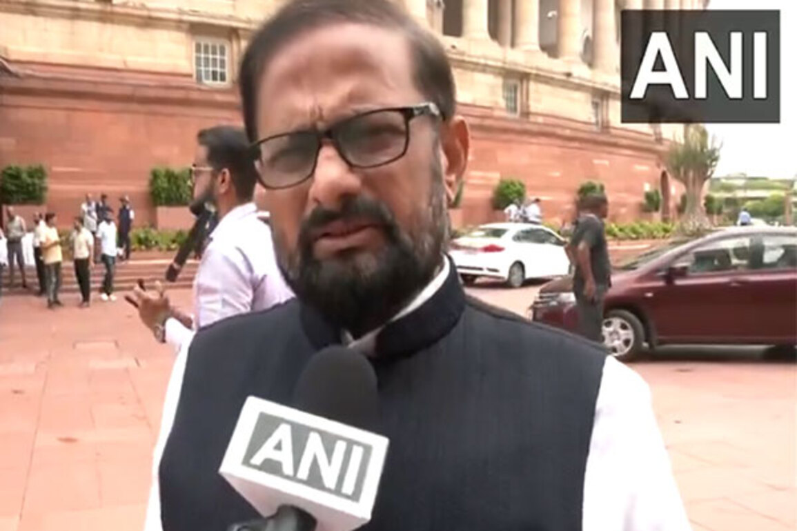 "Propaganda of 'Saffron terror' to appease minorities"; Shiv Sena MP Naresh Mhaske