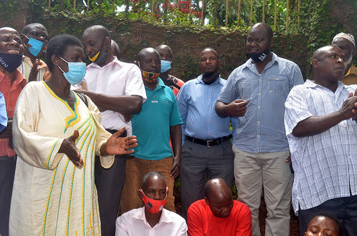 Abatuuze b'e Nakawa abaasengulwa ku luguudo lwe ggaali y'omukka nga bali ku kkooti ku Twed Towers mu Kampala. Baakulembeddwa Ali Kiberu (owookubiri ku ddyo).