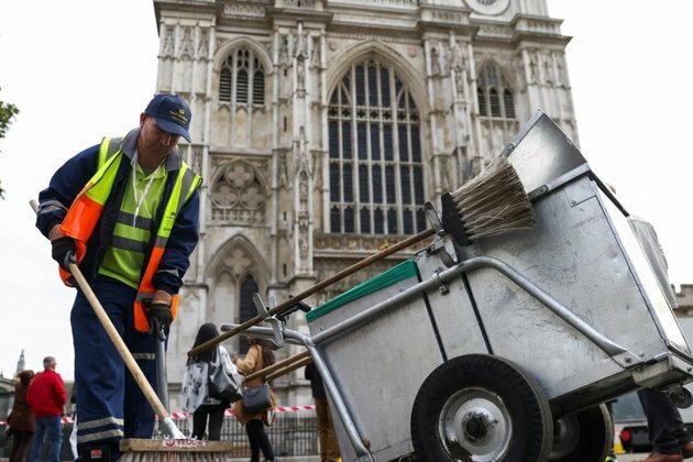 Britain Cleans Up, Looks to Future After Queen&#039;s Funeral