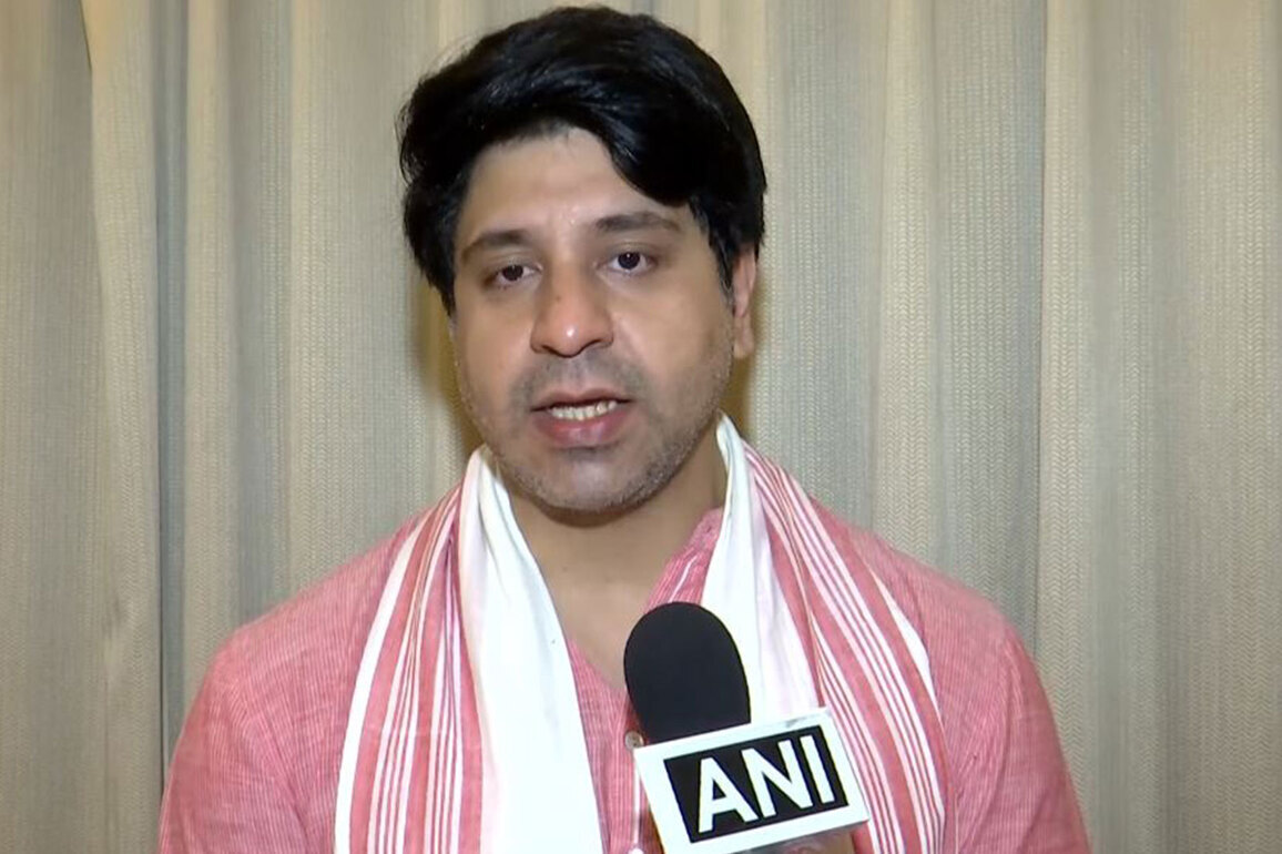 BJP's Shehzad Poonawalla takes dig at Congress "plan to give 5 CMs to Keralam in 5 years"