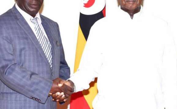 Abbey Walusimbi ng'ali ne Pulezidenti Museveni Abbey Walusimbi ng'ali ne Pulezidenti Museveni