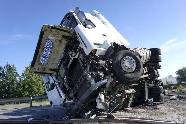 Georgia limits ability to sue insurance firms after truck crashes