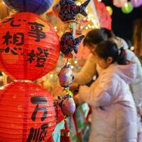 Update: China's CPI edges down in February due to holiday effects