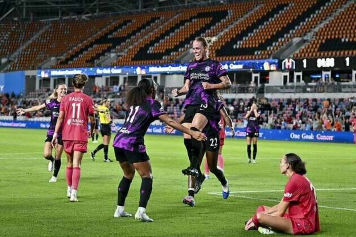 Dash edge Courage to halt winless streak