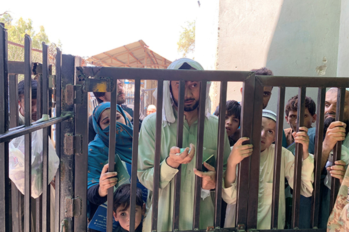 350 Afghan detainees including women and children repatriated from Pakistan via Torkham