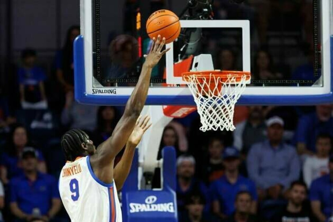 Rueben Chinyelu grabs 21 boards as No. 10 Florida routs Merrimack