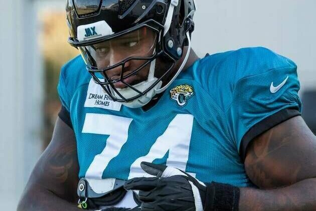 Reports: Eagles bring back OT Fred Johnson via trade with Jags