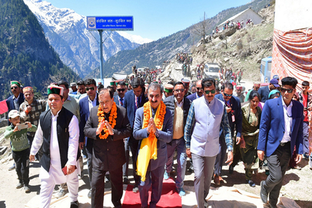 Himachal CM Sukhu receives warm welcome in Pangi, urges residents to install solar plants