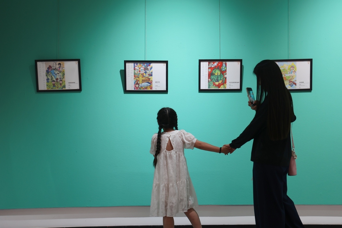 CHINA-JIANGSU-LIANYUNGANG-YOUTH-PAINTING EXHIBITION (CN)