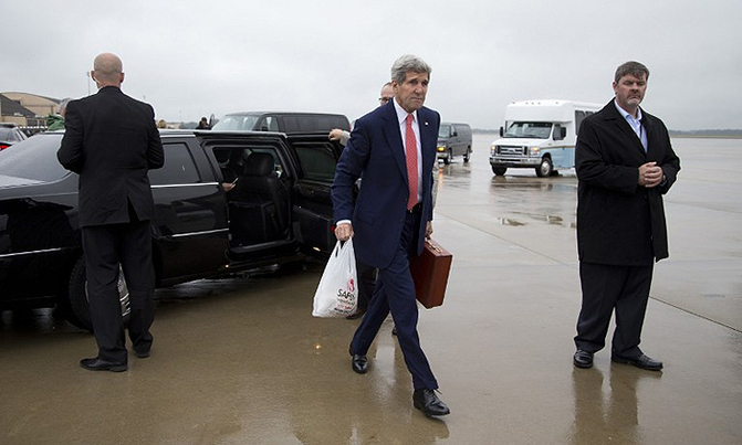 What's in your briefcase? Putin ribs Kerry ahead of Syria talks What's in your briefcase? Putin ribs Kerry ahead of Syria talks