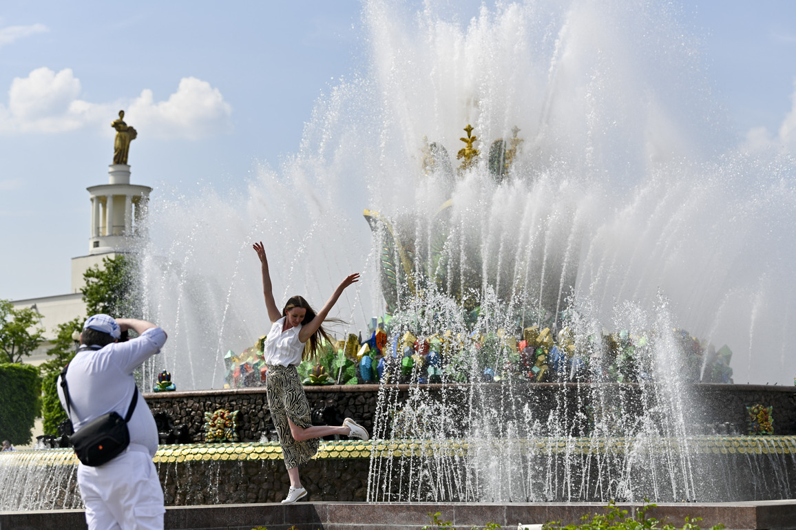 RUSSIA-MOSCOW-HIGH TEMPERATURE