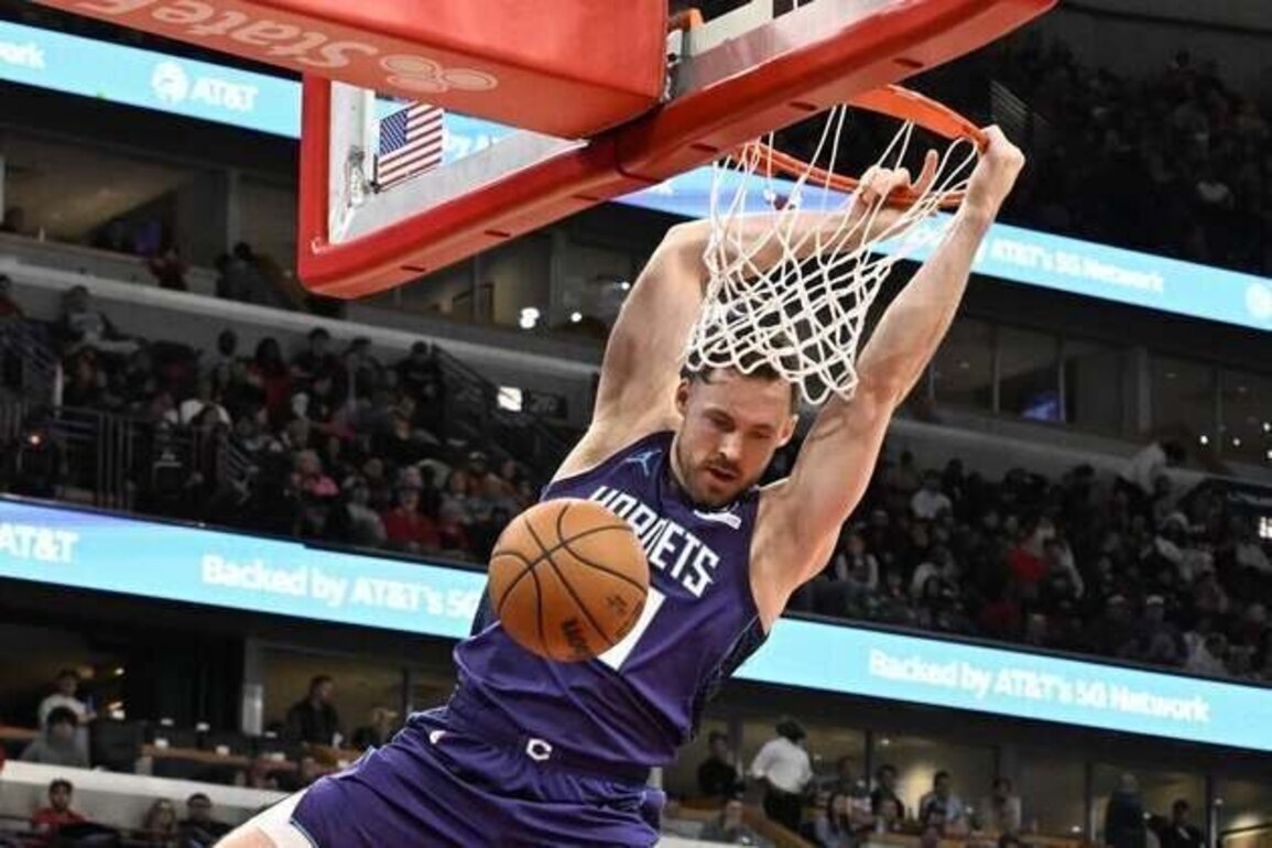 Hornets rout Bulls for franchise-record 8th straight road win