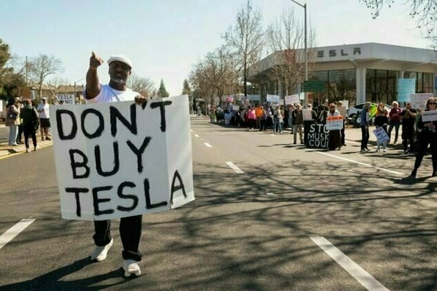 Trump says he'll buy a Tesla to show support for Musk