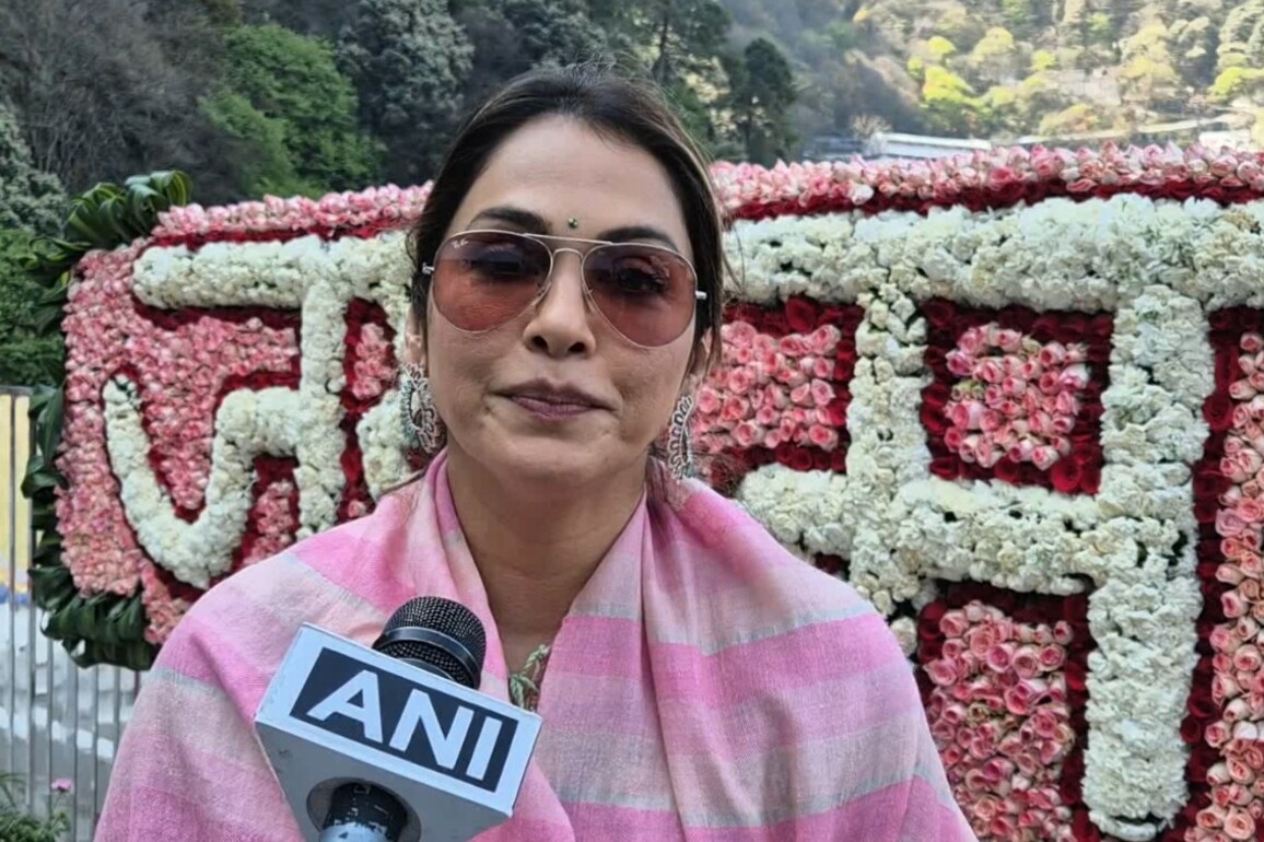 Isha Koppikar visits Mata Vaishno Devi Temple to offer prayers on Ram Navmi