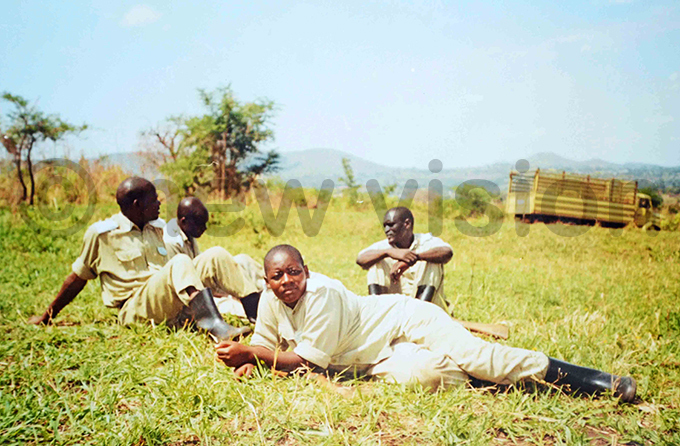 lalo front with her male colleagues during her olice training in 2001 ourtesy hoto