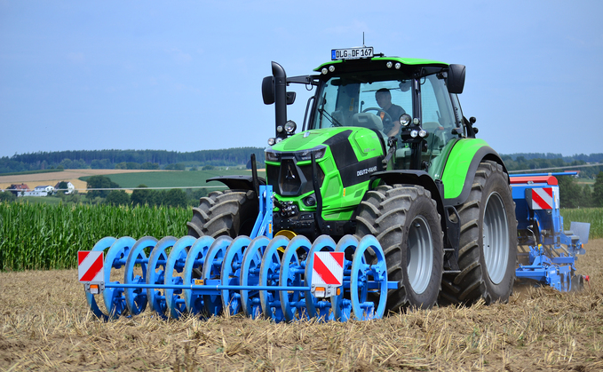 The 150-200hp tractor can be expected to carry out a wide range of tasks with a variety of implements, and specifying the right transmission and hydraulics packages helps it to meet your needs precisely.