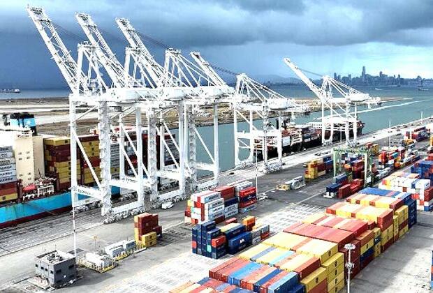 Dockworkers' union suspends strike until Jan. 15 to discuss new deal