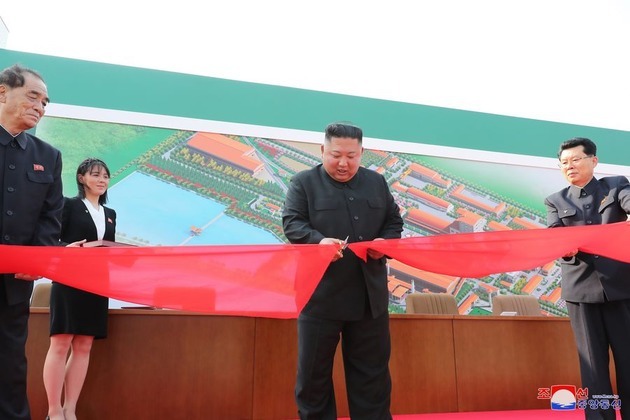 DPRK&#039;s official newspaper publishes new photos of Kim Jong Un