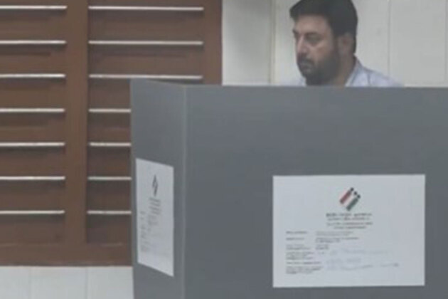 Tamil Nadu Polls: Arivind Swamy casts vote at polling vote in Chennai