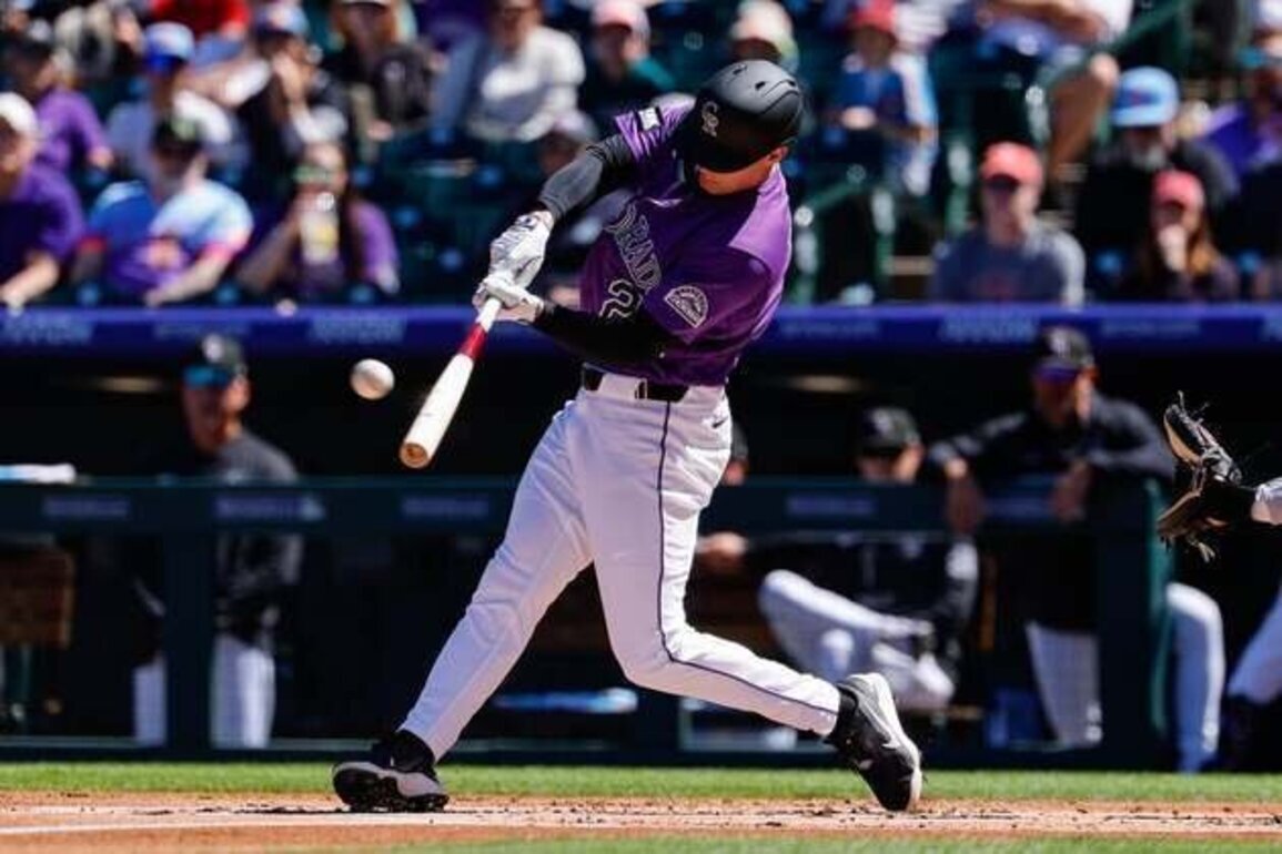 Ex-Phillie Mickey Moniak cracks 2 long HRs to lead Rockies