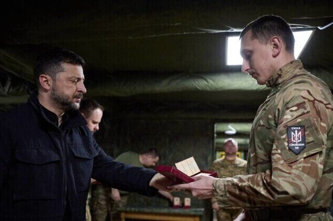 Zelensky tours neo-Nazi units 