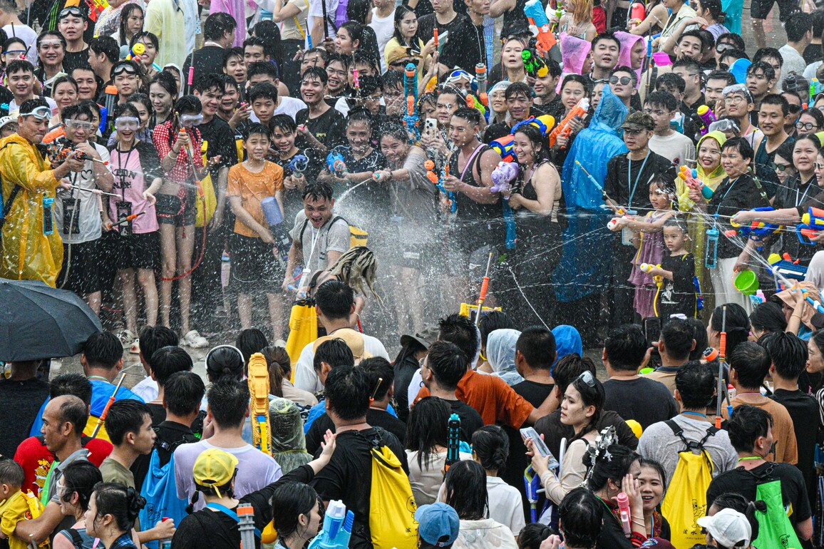 (HainanOutlook) CHINA-HAINAN-BAOTING-WATER FESTIVAL (CN)