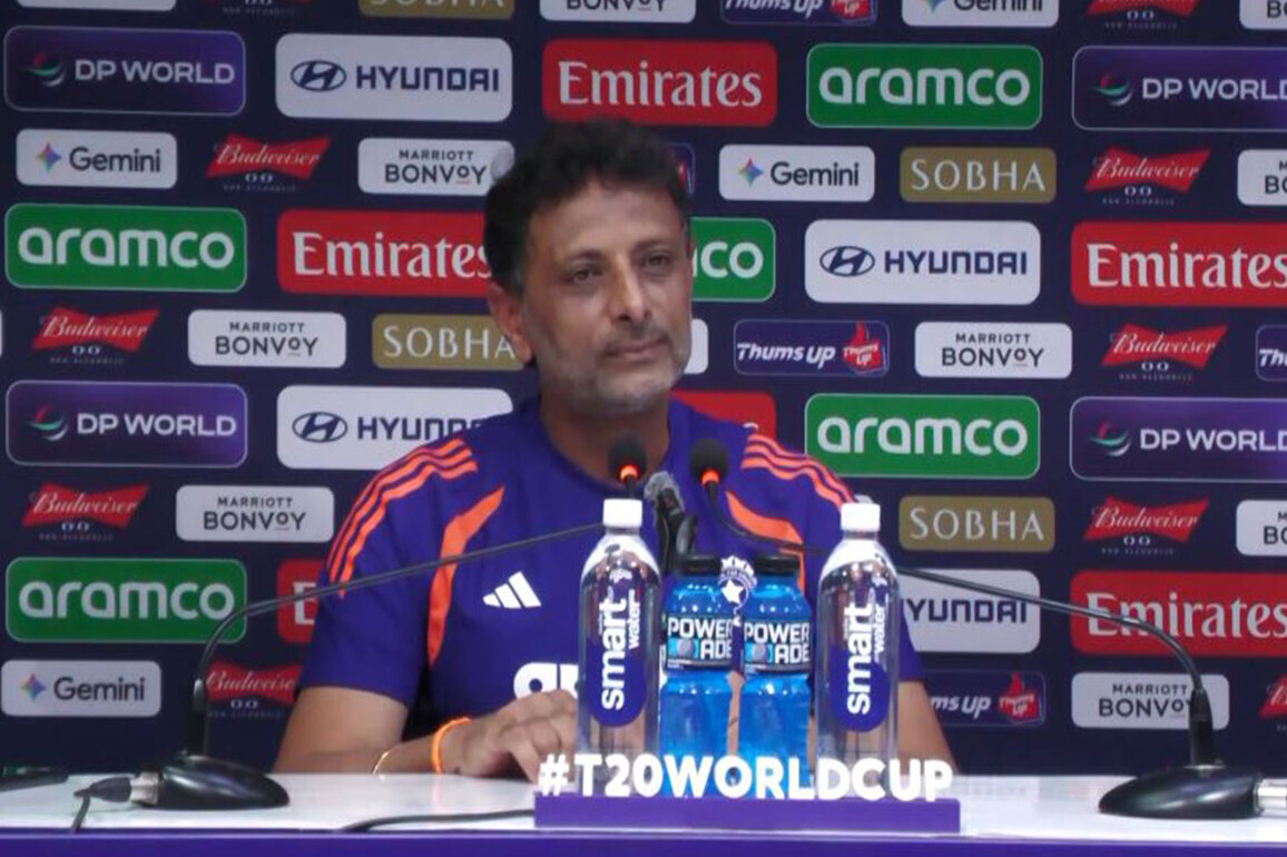"We have to stay positive": Sitanshu Kotak on India's batting struggle in T20 WC