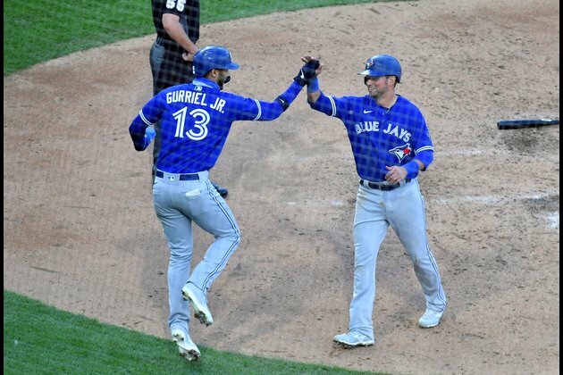 Blue Jays break out of skid by downing Phillies