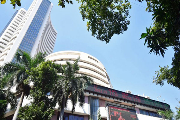 Nifty gain 110 points, Sensex surge 400 pts in opening as investors cheer Fed's 25 bps rate cut