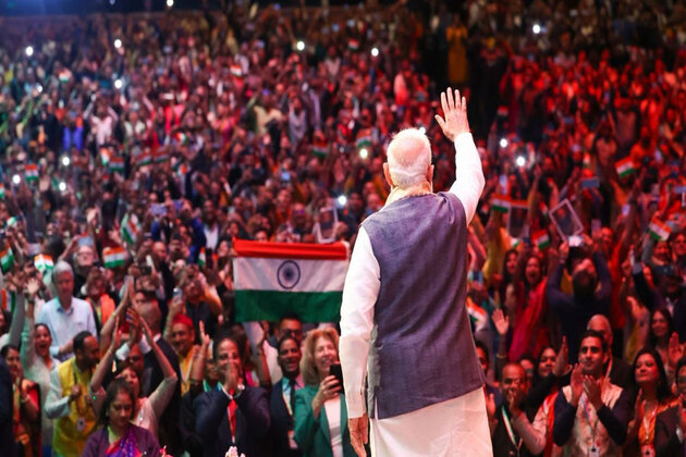 PM Modi hails Indians' contribution to Netherlands at diaspora event