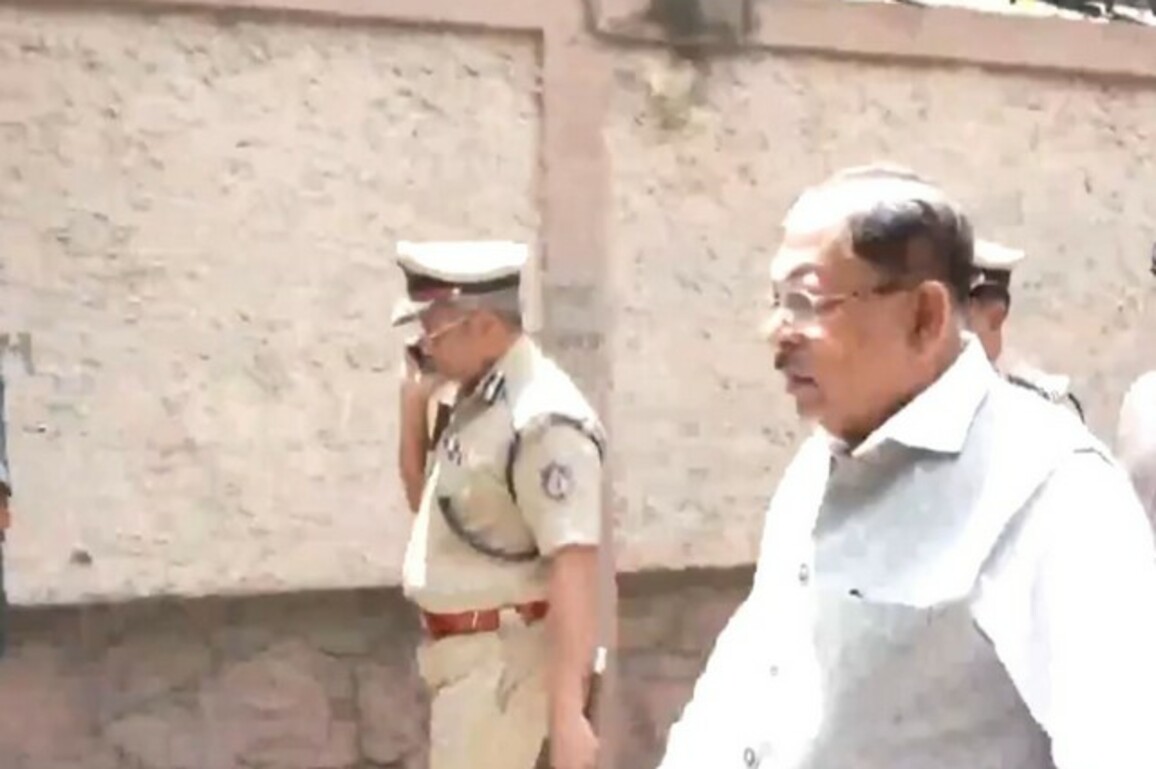 "Magisterial inquiry ordered, action will be taken," Karnataka Home Minister on stadium stampede