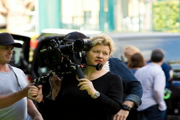 'Elvis' cinematographer talks about recreating King's Vegas showroom for Baz Luhrmann's biopic