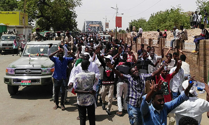 What are Sudanese protesters demanding? What are Sudanese protesters demanding?