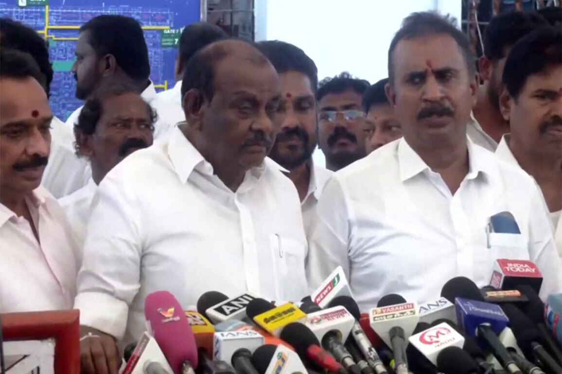 "No split in party, only differences of opinion": SP Velumani after AIADMK factions withdrew petitions against each other
