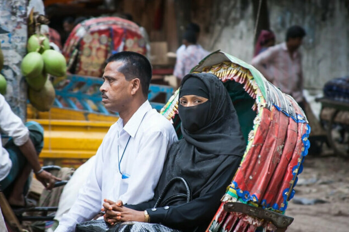 Indias deport illegal Muslims into Bangladesh