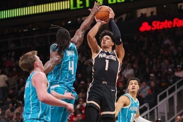 Hornets perform in the clutch vs. Hawks to win ninth in a row