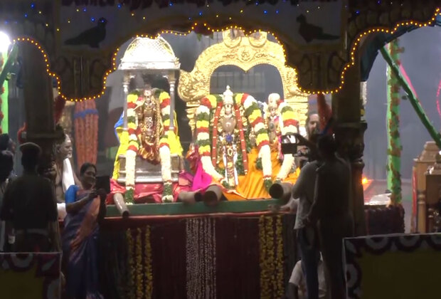 Tamil Nadu: Thousands witness Meenakshi-Sundareswarar Float Festival at ...