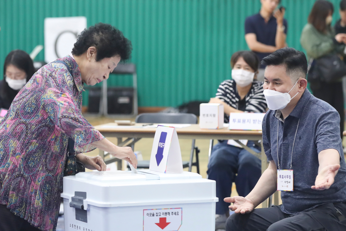 (SpotNews)SOUTH KOREA-SEOUL-PRESIDENTIAL ELECTION-VOTING