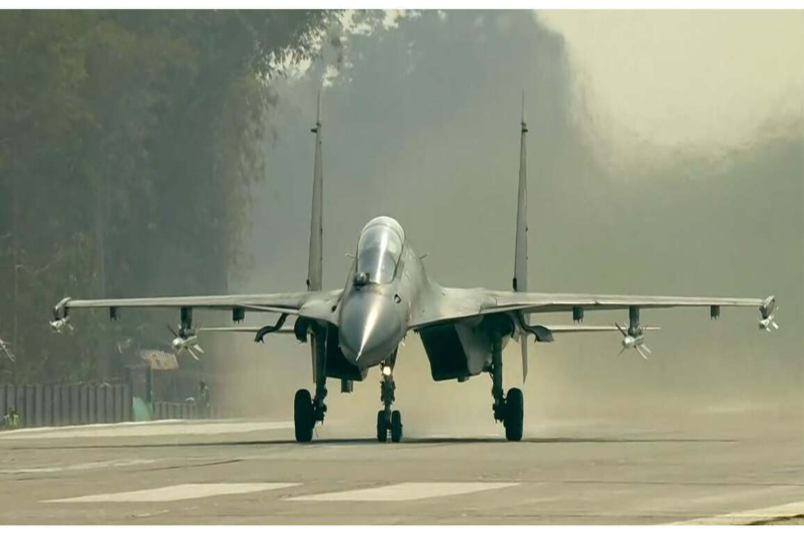 Assam: IAF Sukhoi Su-30MKI, Rafale take off at Dibrugarh ELF in PM Modi's presence