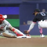 Phillies edge Marlins, improve to 4-0 under Don Mattingly